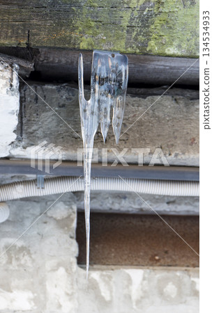 icicle, frozen water 134534933