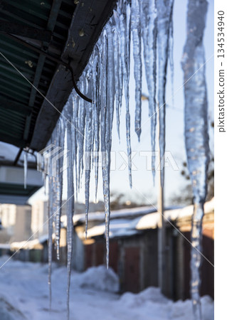 icicle, frozen water 134534940