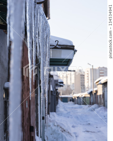 icicle, frozen water 134534941