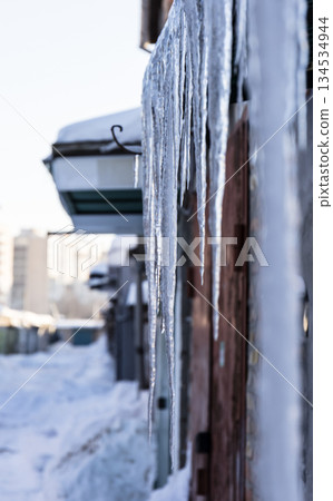 icicle, frozen water 134534944