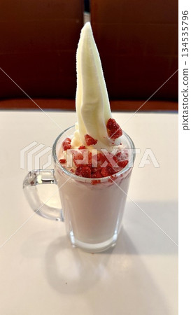 煉乳草莓冰沙 134535796