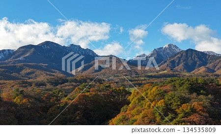 Drone aerial photographs of the autumn leaves of Kiyosato Plateau and the first snow of the Yatsugatake Mountains Drone aerial photographs of the autumn leaves of Kiyosato Plateau and the first snow of the Yatsugatake Mountains 134535809