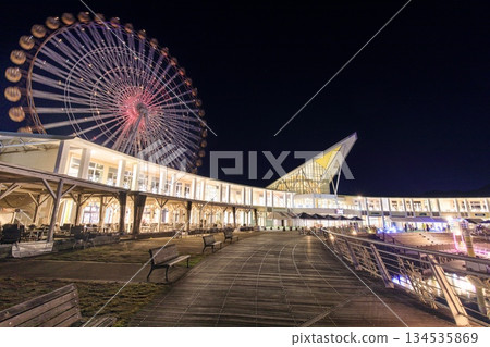 蒲郡市拉古納滕博斯(節慶市場)的夜景 蒲郡市拉古納滕博斯(節慶市場)的夜景 134535869