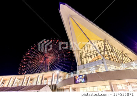 蒲郡市拉古納滕博斯(節慶市場)的夜景 蒲郡市拉古納滕博斯(節慶市場)的夜景 134535871