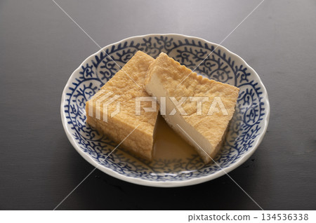 熱氣騰騰的關東煮和炸豆腐 熱氣騰騰的關東煮和炸豆腐 134536338