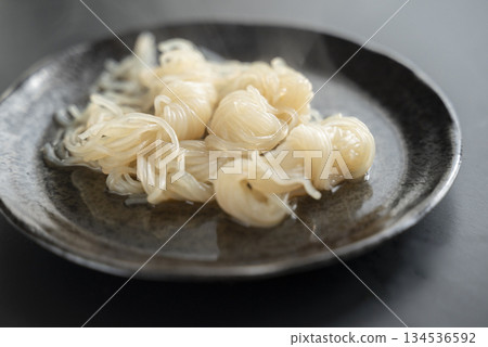 熱的關東煮綁線蒟蒻 熱的關東煮綁線蒟蒻 134536592