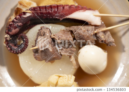 什錦熱騰騰的關東煮 134536803