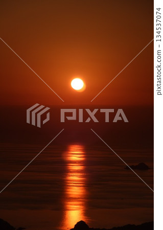 Sunset and sea "SDGs Earth Mysteries" Sea and sky! Shining sunshine! Yamaguchi Prefecture, Japan Sunset and sea "SDGs Earth Mysteries" Sea and sky! Shining sunshine! Yamaguchi Prefecture, Japan 134537074