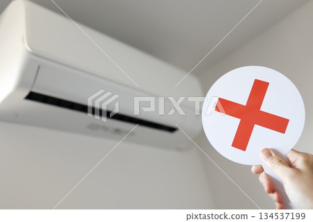 空調使用不當，車牌上劃了一條線。 134537199