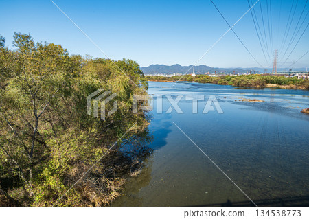 京都桂川的冬季景色 京都桂川的冬季景色 134538773