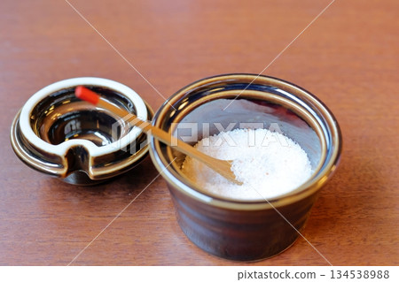 Salt in a ceramic container Salt in a ceramic container 134538988