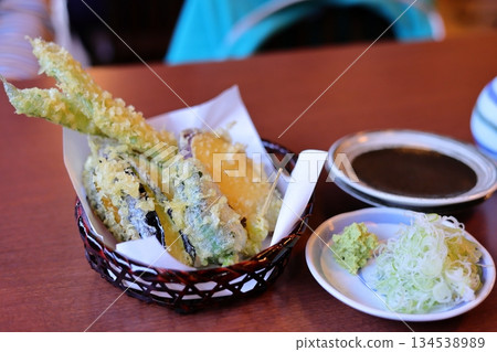 Delicious vegetable tempura Delicious vegetable tempura 134538989