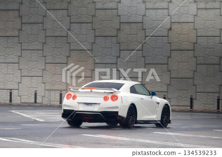 白色國產跑車 134539233