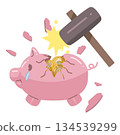 圖：一個裝有美元符號硬幣的存錢筒被錘子砸碎 134539299