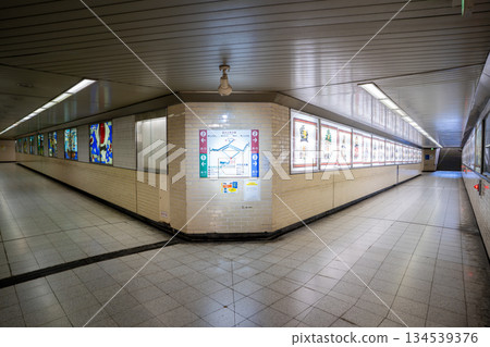 諏訪神社（長崎市）附近地下通道的景象 134539376