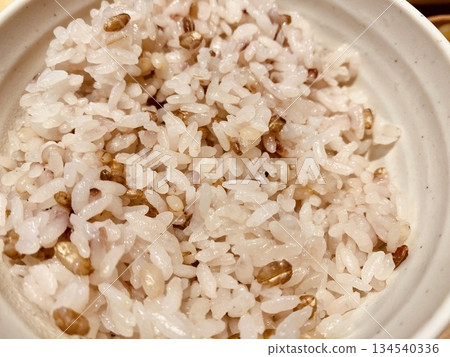 混合穀物米飯的特寫鏡頭 134540336