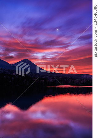 Onneto and the famous peaks of Akan dyed purple before dawn Onneto and the famous peaks of Akan dyed purple before dawn 134540390