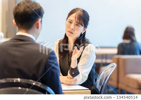 情侶約會餐廳爭吵 情侶約會餐廳爭吵 134540514