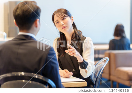 Couple date restaurant quarrel 134540516