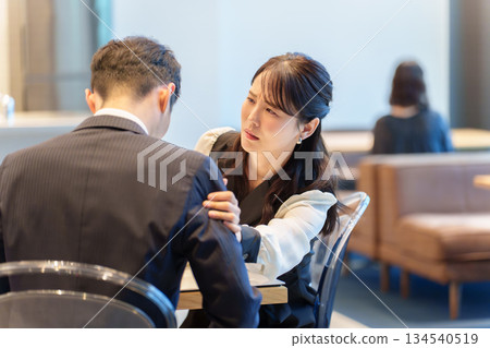 情侶約會餐廳爭吵 情侶約會餐廳爭吵 134540519