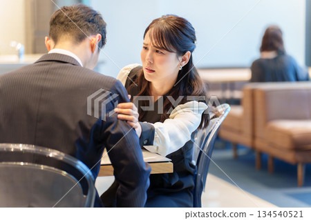 情侶約會餐廳爭吵 情侶約會餐廳爭吵 134540521