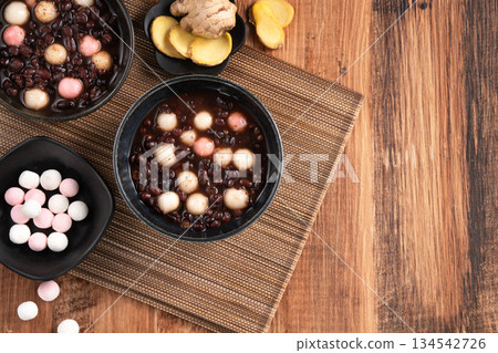 red bean glutinous rice balls red bean glutinous rice balls winter solstice Red bean tangyuan あずき タンユエン もち団子 red bean glutinous rice balls red bean glutinous rice balls winter solstice Red bean tangyuan あずき タンユエン もち団子 134542726