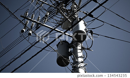 藍天和電線桿 藍天和電線桿 134543235