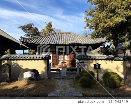 奈良縣西大寺不動殿大門 134543749