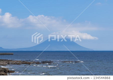 從禦茶屋野葉公園看到的開聞岳(鹿兒島縣知瀾町) 從禦茶屋野葉公園看到的開聞岳(鹿兒島縣知瀾町) 134544868