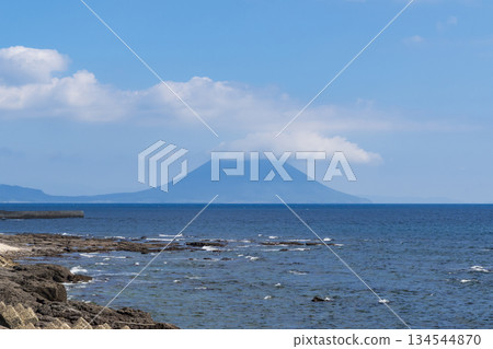 從禦茶屋野葉公園看到的開聞岳(鹿兒島縣知瀾町) 從禦茶屋野葉公園看到的開聞岳(鹿兒島縣知瀾町) 134544870