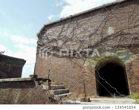 友島,和歌山縣:戰場遺址、日本前軍事要塞和砲台遺址 友島,和歌山縣:戰場遺址、日本前軍事要塞和砲台遺址 134545854