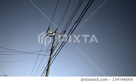 藍天和電線桿 134546069