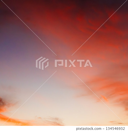 黃昏的天空染紅了 134546932