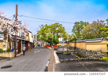 [Important Preservation District for Groups of Traditional Buildings] Kamigamo Fujiki Shrine and Spring Scenery 5, Kita Ward, Kyoto City, Kyoto Prefecture 134547337