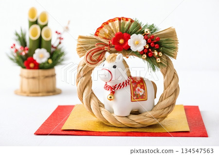 新年裝飾：十二生肖白馬與注連繩 134547563