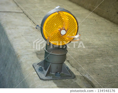 隧道中的指示物 隧道中的指示物 134548176