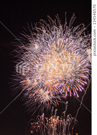 Beautiful fireworks that shine brightly on long autumn nights 134548570