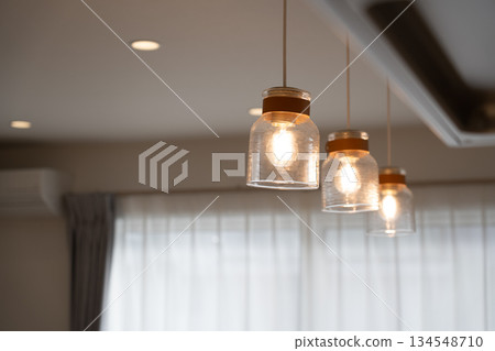 時尚的燈飾 134548710