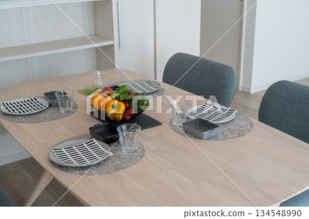 時尚餐桌 134548990