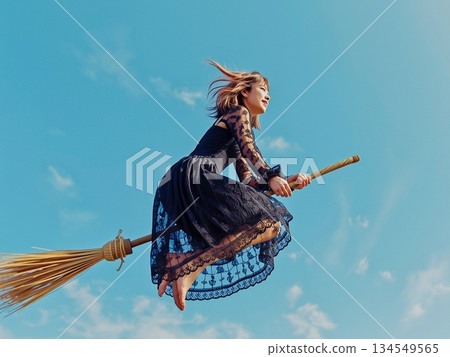 女巫匆匆趕來 134549565