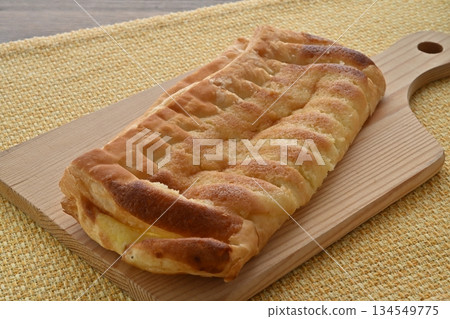 厚重的丹麥蛋糕和奶油 134549775