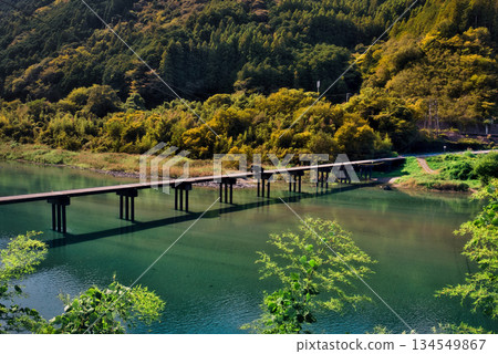 A light car running over the Nagoeya Submerged Bridge 134549867