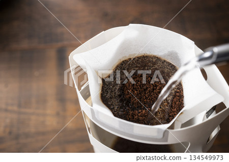 Brewing hot coffee with a drip bag for cups Brewing hot coffee with a drip bag for cups 134549973