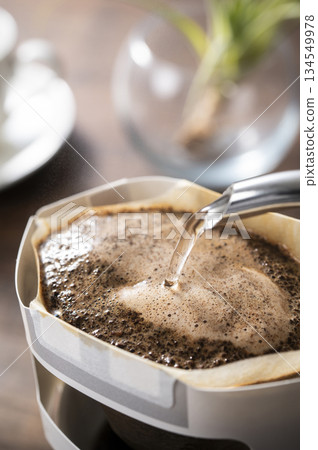 Brewing hot coffee with a drip bag for cups Brewing hot coffee with a drip bag for cups 134549978