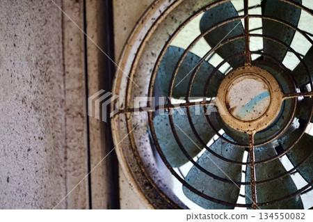 Old Fan 134550082
