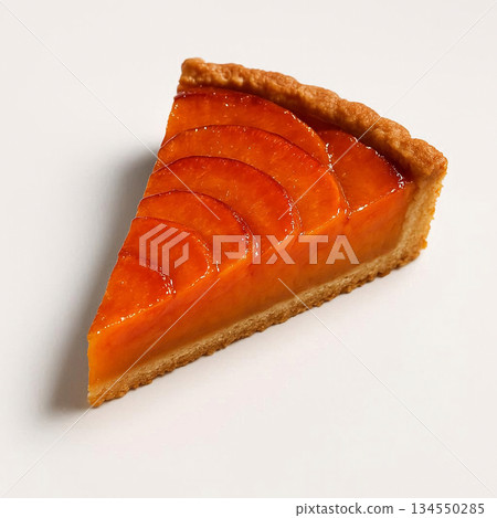 一款精緻的烤塔，上面鋪著一層光澤誘人的杏子果醬。 134550285