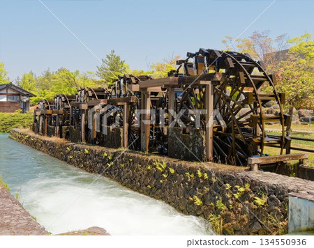 Waterwheels along the irrigation canal, where traditional wisdom remains 134550936