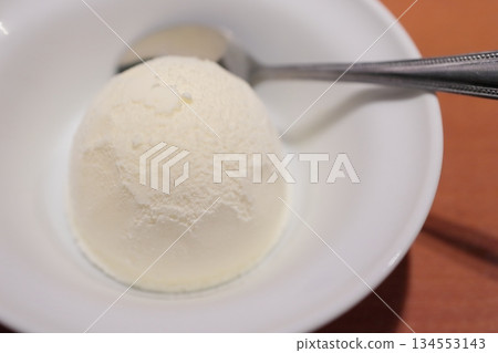 草莓香草冰淇淋 134553143