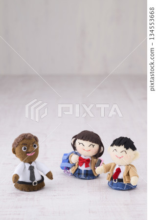 高中生及外籍教師玩偶 高中生及外籍教師玩偶 134553668