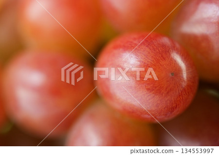 A soft Muscat aroma - Rich sweetness and a red jewel-like Queen Rouge (seedless, with skin) 134553997